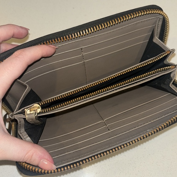 Burberry Authentic Heritage Grain Zip Around Wallet Pale Taupe - Picture 5 of 11